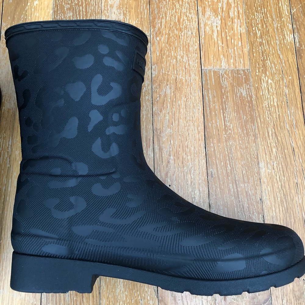 NEW. HUNTER  - Cheetah print rain boots